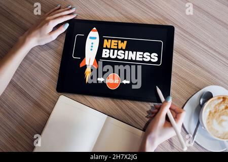 Neues Start-up-Konzept auf dem Bildschirm. Stockfoto