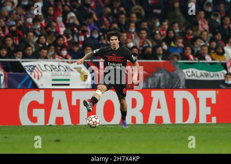 Madrid, Spanien. 24th. November 2021. Sandro Tonali (Mailand) Fußball/Fußball : UEFA Champions League Gruppenphase Matchday 5 Gruppe B Spiel zwischen Culb Atletico de Madrid 0-1 AC Mailand im Estadio Metropolitano in Madrid, Spanien . Quelle: Mutsu Kawamori/AFLO/Alamy Live News Stockfoto