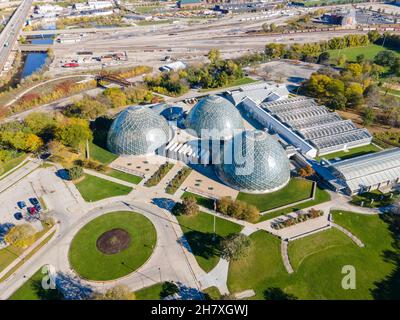 Luftaufnahme des Botanischen Gartens der Mitchell Park Domes; Milwaukee, Wisconsin, USA. Stockfoto