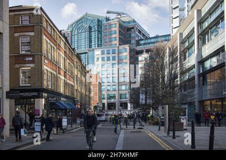 London, Großbritannien November 2021, moderne und alte eklektische Architektur an der Water Street, Liverpool. Stockfoto