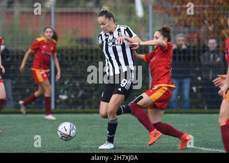 Rom, Italien. 21st. November 2021. Roma Calcio Femminile versus Juventus, Italienischer Frauencup; Andrea Staskova von Juventus Women Kredit: Action Plus Sports/Alamy Live News Stockfoto