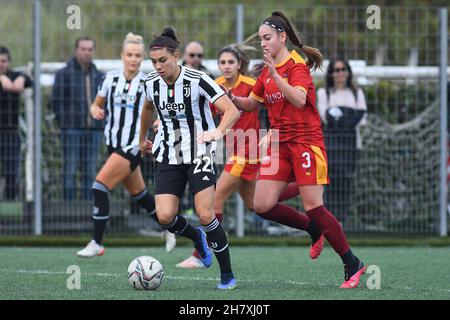 Rom, Italien. 21st. November 2021. Roma Calcio Femminile gegen Juventus, Italienischer Frauencup; Agnese Bonfantini von Juventus-Frauen Kredit: Action Plus Sports/Alamy Live News Stockfoto