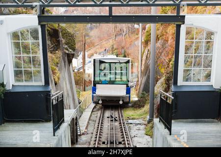 Standseilbahn in der norwegischen Stadt Bergen. Es verbindet das Stadtzentrum mit dem Berg Floyen Stockfoto