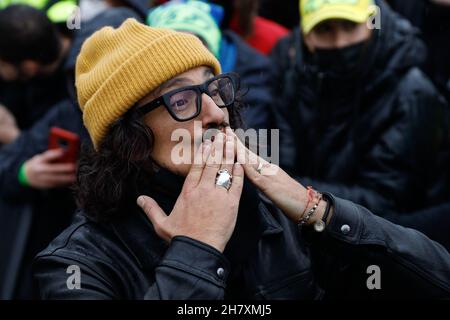 Mailand, Italien. 25th. November 2021. Alessandro Borghese begrüßt die Fans während einer weiteren Runde, Nachrichten in Mailand, Italien, November 25 2021 Quelle: Independent Photo Agency/Alamy Live News Stockfoto