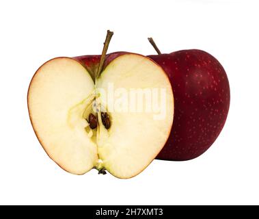 Reifer roter Apfel und halber Apfel auf weißem Hintergrund Stockfoto