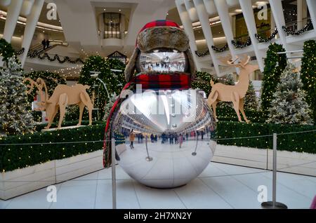 Der Oculus von New York City ist während der Weihnachtszeit am 25. November 2021 geschmückt. Stockfoto