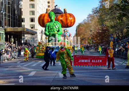 Tausende nahmen an der jährlichen Macy's Thanksgiving Day Parade 95th in New York City am 25. November 2021 Teil. Stockfoto