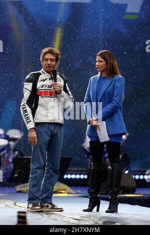 EICMA 2021 - Rho Fiera, Mailand, Italien, 25. November 2021, Valentino Rossi und Federica Masolin (Sky Sport) während einer weiteren Runde - Nachrichten Stockfoto