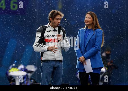 Mailand, Italien. 25th. November 2021. Valentino Rossi und Federica Masolin (Sky Sport) während einer weiteren Runde, Nachrichten in Mailand, Italien, November 25 2021 Quelle: Independent Photo Agency/Alamy Live News Stockfoto