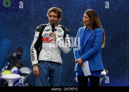 Mailand, Italien. 25th. November 2021. Valentino Rossi und Federica Masolin (Sky Sport) während einer weiteren Runde, Nachrichten in Mailand, Italien, November 25 2021 Quelle: Independent Photo Agency/Alamy Live News Stockfoto