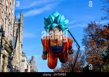 Tausende nahmen an der jährlichen Macy's Thanksgiving Day Parade 95th in New York City am 25. November 2021 Teil. Stockfoto