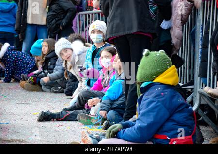 Tausende nahmen an der jährlichen Macy's Thanksgiving Day Parade 95th in New York City am 25. November 2021 Teil. Stockfoto