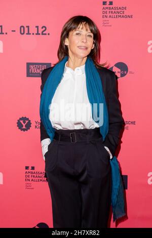 Berlin, Deutschland. 25th. November 2021. Sophie Marceau, Schauspielerin, kommt zur Premiere des Films „alles lief gut“ im Cinema Paris im Rahmen der französischen Filmwoche 21st. Quelle: Christoph Soeder/dpa/Alamy Live News Stockfoto