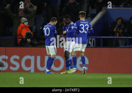 Leicester, Großbritannien. 25th. November 2021. Leicester City-Stürmer Patson Daka (29) feiert das Tor zum Eröffnungstreffer für Leicester während des UEFA Europa League-Gruppenbühnentalmatches zwischen Leicester City und Legia Warschau am 25. November 2021 im King Power Stadium, Leicester, England. Foto von Jurek Biegus. Nur zur redaktionellen Verwendung, Lizenz für kommerzielle Nutzung erforderlich. Keine Verwendung bei Wetten, Spielen oder Veröffentlichungen einzelner Clubs/Vereine/Spieler. Kredit: UK Sports Pics Ltd/Alamy Live Nachrichten Stockfoto