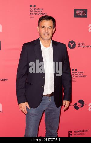 Berlin, Deutschland. 25th. November 2021. Francois Ozon, Regisseur, kommt zur Premiere des Films „Everything went well“ im Cinema Paris im Rahmen der französischen Filmwoche 21st. Quelle: Christoph Soeder/dpa/Alamy Live News Stockfoto