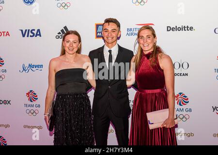 LONDON, GROSSBRITANNIEN. 25th. November 2021. Georgia Taylor-Brown (L), Alex Yea (C) Jess Learmonth (R) nehmen am 2022 Team GB Ball bei Evolution London am Donnerstag, den 25. November 2021 in LONDON, GROSSBRITANNIEN, Teil. Kredit: Taka G Wu/Alamy Live Nachrichten Stockfoto