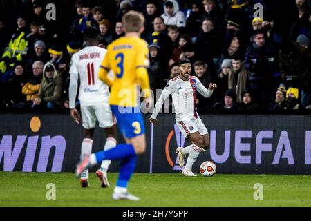 Broendby, Dänemark. 25th. November 2021. Henrique (12) aus Lyon während des UEFA Europa League-Spiels zwischen Broendby IF und Lyon im Broendby-Stadion in Broendby. (Foto: Gonzales Photo/Alamy Live News Stockfoto