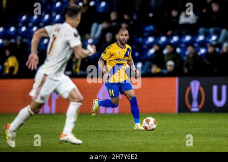 Broendby, Dänemark. 25th. November 2021. Kevin Mensah (14) von Broendby, WENN er während des UEFA Europa League-Spiels zwischen Broendby IF und Lyon im Broendby-Stadion in Broendby gesehen wurde. (Foto: Gonzales Photo/Alamy Live News Stockfoto