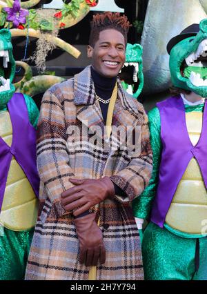 New York, NY, USA. 25th. November 2021. Central Park West, New York, USA, 25. November 2021 - Jon Batiste nimmt an der Macys Thanksgiving Day Parade 95th heute in New York City Teil.Foto: Giada Papini/EuropaNewswire.FOTOKREDIT ERFORDERLICH. (Bild: © Luiz Rampelotto/ZUMA Press Wire) Stockfoto