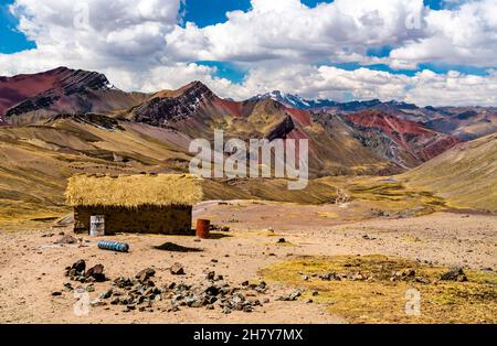 Landschaft am Vinicunca Rainbow Mountain in Peru Stockfoto