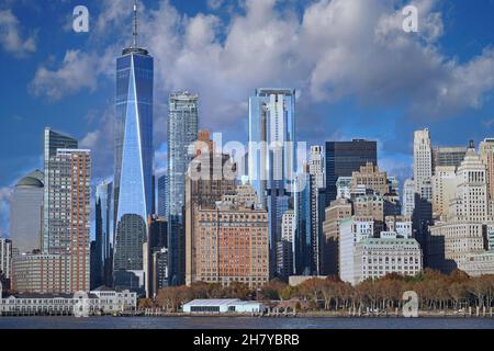 Skyline von Southern Manhattan mit Blick auf den Battery Park Stockfoto