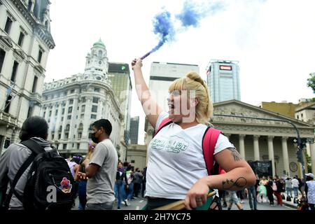 Tag des Kampfes und der Rechtfertigung für die Rechte der Frauen, die alle bestehenden Formen von Geschlechtergewalt sichtbar machen. Im marsch zur Plaza de Mayo, Buenos Aires, Argentinien, am Internationalen Tag der Gewaltlosigkeit gegen Frauen Stockfoto