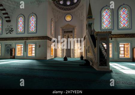 Kirgisistan, innerhalb der zentralen Moschee in Bischkek Stockfoto