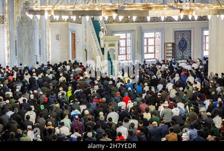 Kirgisistan, innerhalb der zentralen Moschee in Bischkek Stockfoto