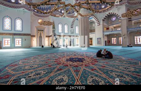 Kirgisistan, innerhalb der zentralen Moschee in Bischkek Stockfoto