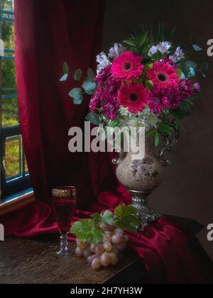 Stillleben mit luxuriösen Blumenstrauß Stockfoto