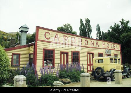 Historisches Cardrona Hotel. Es ist bekannt für sein unverwechselbares Hotel aus Gold Rush Vintage. Aufgenommen in Cardrona, Neuseeland am 5. Dezember 2010 Stockfoto