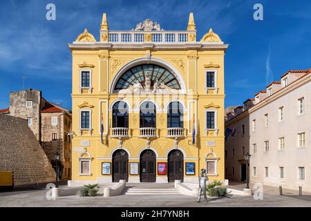 Kroatisches Nationaltheater von Split an sonnigen Tag, Dalmatien Region von Kroatien Stockfoto