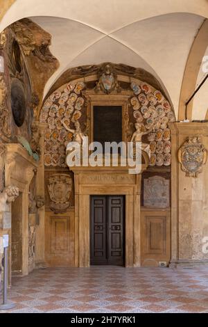 Bologna, Italien. 07th. Juli 2021. Archiginnasio von Bologna Universitätsgebäude Kredit: Unabhängige Fotoagentur/Alamy Live Nachrichten Stockfoto