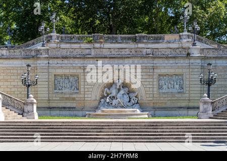 Bologna, Italien. 07th. Juli 2021. Bologna - der Brunnen der Nymphe und Seepferde (Marmor aus Carrara Scalinata) im Park - Parco della Montagnola Kredit: Unabhängige Fotoagentur/Alamy Live Nachrichten Stockfoto