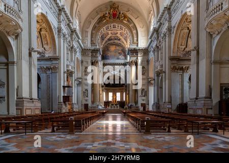 Bologna, Italien. 07th. Juli 2021. Kathedrale von San Pietro von der Via dell'Indipendenza aus gesehen. Bologna. Italien. Kredit: Unabhängige Fotoagentur/Alamy Live Nachrichten Stockfoto