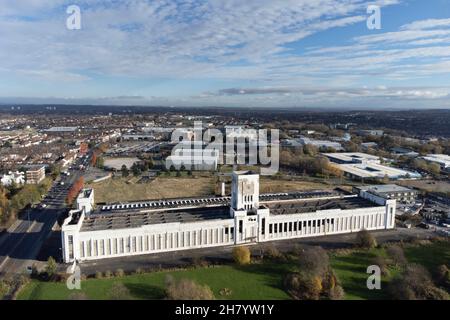 Liverpool, Großbritannien, 26th. November 2021. Eine Luftaufnahme von Novermber 17th zeigt das kultige Littlewoods-Gebäude in Liverpool, das für eine mögliche Sanierung im Wert von £70m bestimmt ist, die große Studios, kreative Büroflächen und neue Medieneinrichtungen umfassen würde. Das Programm könnte fast 4.000 Arbeitsplätze schaffen und Liverpool zu einem der führenden TV- und Filmzentren Europas machen. Kredit: Jon Super/Alamy. Stockfoto