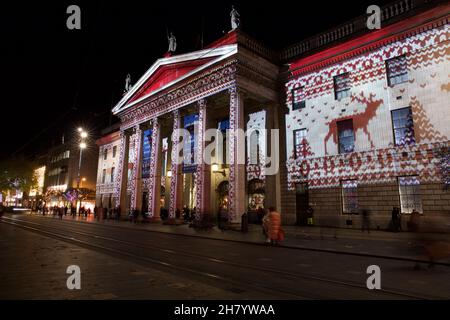 Dublin, Irland - 24. November 2021: Das General Post Office in der O'Connell Street, beleuchtet in Weihnachtslichtern. Stockfoto