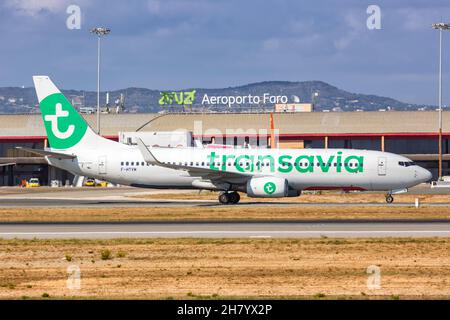 Faro, Portugal - 25. September 2021: Transavia Boeing 737-800 Flugzeug am Flughafen Faro (FAO) in Portugal. Stockfoto