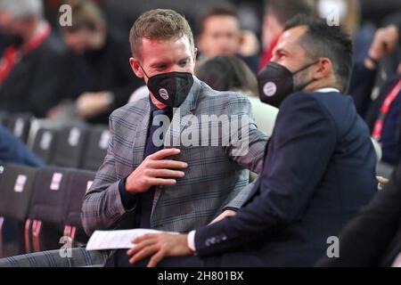 Von links: Trainer Julian NAGELSMANN (FC Bayern München), Hasan SALIHAMIDZIC (Sportdirektor FC Bayern München), Hauptversammlung 2021 des FC Bayern München e.V. am 25. November 2021 im AUDI DOME. Stockfoto