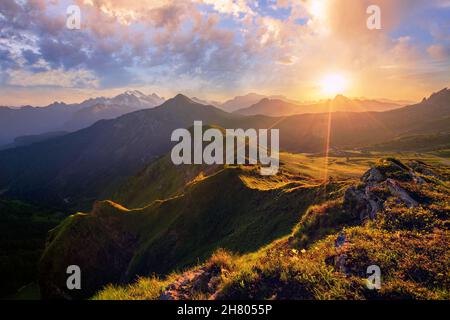 Sonnenuntergang im Sommer auf dem Giau-Pass, Dolomiten, Italien Stockfoto