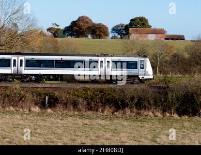 Chiltern Railways Klasse 168 Dieselzug im Herbst, Warwickshire, Großbritannien Stockfoto