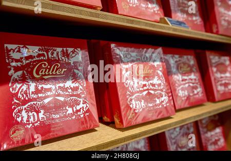 Berühmte Pralinen im Fabrikgeschäft der Cailler Fabrik. Broc, Schweiz Stockfoto