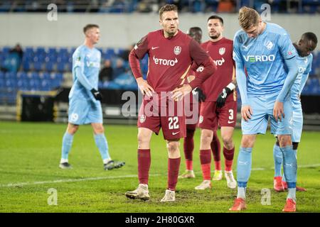 Randers, Dänemark. 25th. November 2021. Gabriel Debeljuh (22) vom CFR Cluj beim UEFA Europa Conference League-Spiel zwischen dem Randers FC und dem CFR Cluj im Cepheus Park in Randers. (Foto: Gonzales Photo/Alamy Live News Stockfoto