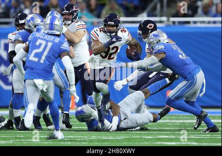 Chicago-Bären laufen zurück David Montgomery (32) stürmt im ersten Quartal gegen die Detroit Lions im Ford Field, Donnerstag, den 25. November 2021, in Detroit. (Foto von John J. Kim/Chicago Tribune/TNS/Sipa USA) Stockfoto