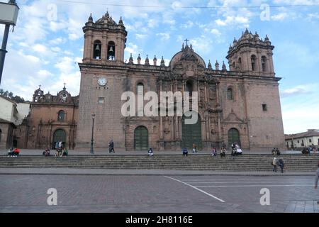 Hauptplatz der Kathedrale in Cuzco Peru Zentrum der Stadt Plaza De Armas Templo De la Sagrada Familia Tempel der Heiligen Familie La Iglesia del Triunfo Stockfoto