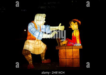 Seoul, Südkorea. 26th. November 2021. Laternen werden während des Seoul Lantern Festival 2021 in der Innenstadt von Seoul, Südkorea, am 26. November 2021 ausgestellt. Quelle: Wang Yiliang/Xinhua/Alamy Live News Stockfoto