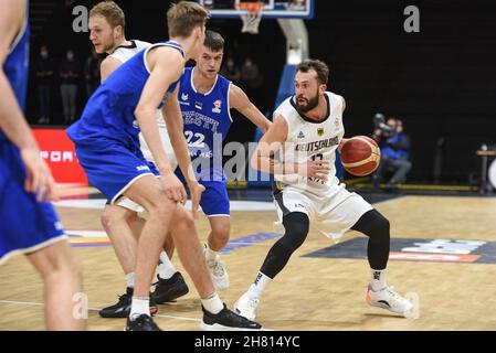 Deutschland, Nürnberg, KIA Metropol Arena - 25.11.2021 - FIBA Basketball World Cup 2023 European Qualifiers, Gruppe D - Team Deutschland vs. Team Estland Bild: Bastian Doreth (Deutschland, #13) in Aktion. Stockfoto