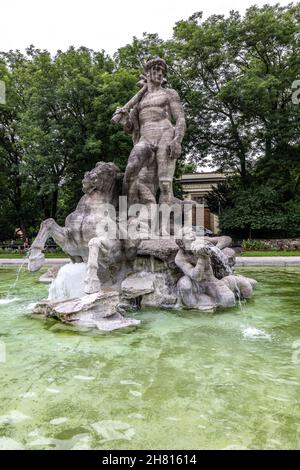 Der Neptunbrunnen im Alten Botanischen Garten in der Nähe der Innenstadt von München, Deutschland Stockfoto