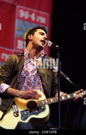 Darius Danesh auf der Bühne der BRMB Birmingham Party im Park, die im Birmingham City Football Club, Birmingham, stattfand. 6th. Juli 2002. Stockfoto