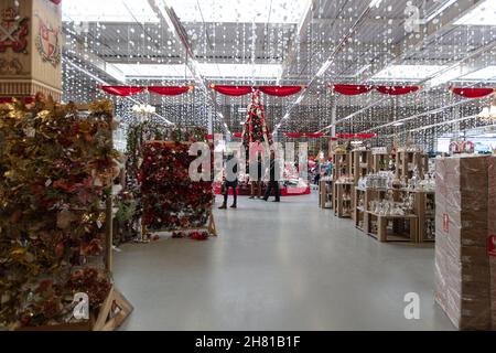 Lviv, Ukraine - 15. Dezember 2019: Weihnachtsmarkt im Epicentr-Laden Stockfoto